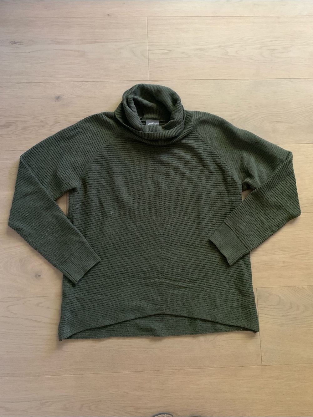 KÜHL Solace Sweater Women’s M Green Cowl Neck Outdoor Mountain Granola Pullover